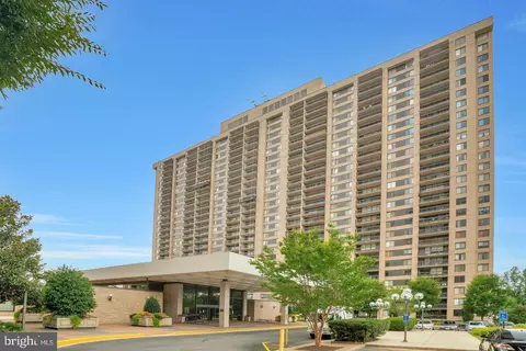 3709 S George Mason Dr #613, Falls Church, VA 22041