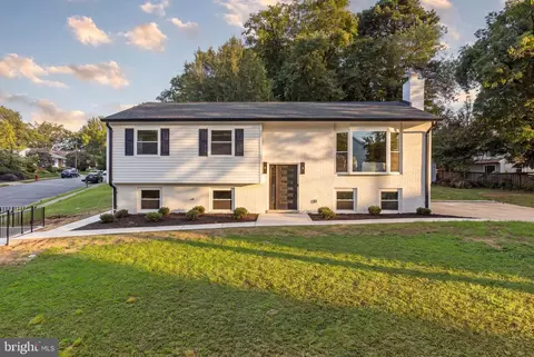 300 Valeview Ct NW, Vienna, VA 22180