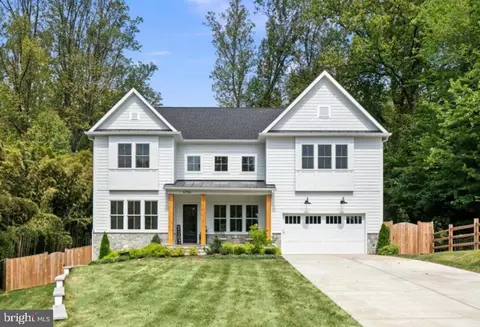 6706 Montour Dr, Falls Church, VA 22043