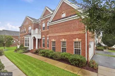 3888 Billberry Dr, Fairfax, VA 22033