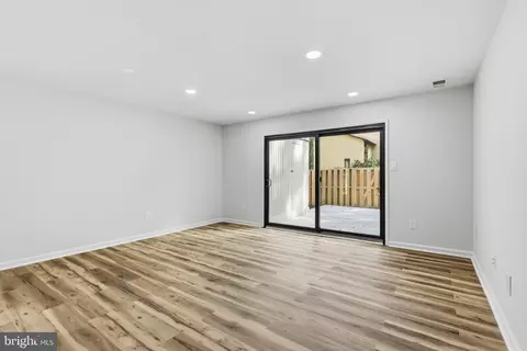 Living - 2292 White Cornus Ln, Reston, VA 20191 photo 1 of 2