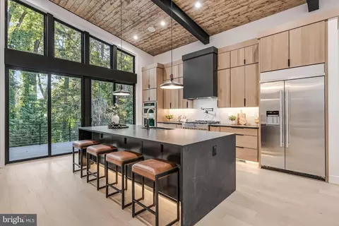 4916 Ridgewood Rd, Alexandria, VA 22312