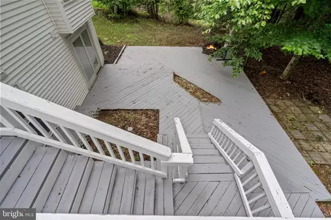 Exterior - 9065 Northedge Dr, Springfield, VA 22153 photo 9 of 10