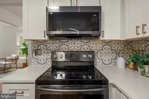 Kitchen - 9065 Northedge Dr, Springfield, VA 22153 photo 3 of 4