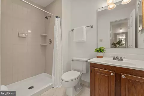 Bath - 9065 Northedge Dr, Springfield, VA 22153 photo 2 of 5