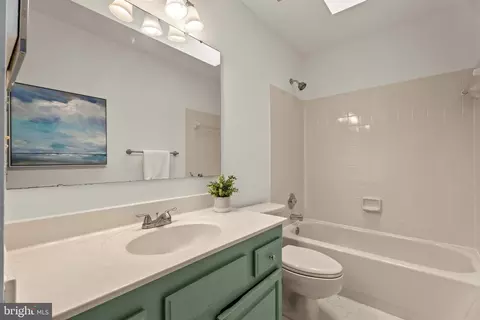 Bath - 9065 Northedge Dr, Springfield, VA 22153 photo 4 of 5