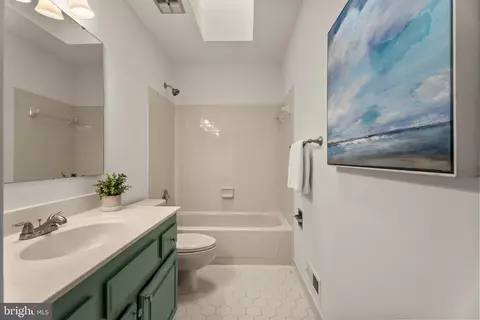 Bath - 9065 Northedge Dr, Springfield, VA 22153 photo 3 of 5