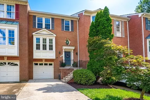 6311 Crooked Oak Ln, Falls Church, VA 22042