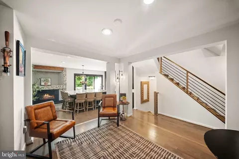 Entry Way - 12091 Edgemere Cir, Reston, VA 20190 photo 5 of 10