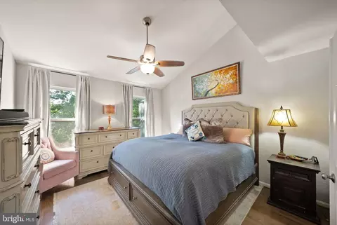 Bedroom - 12091 Edgemere Cir, Reston, VA 20190 photo 1 of 8