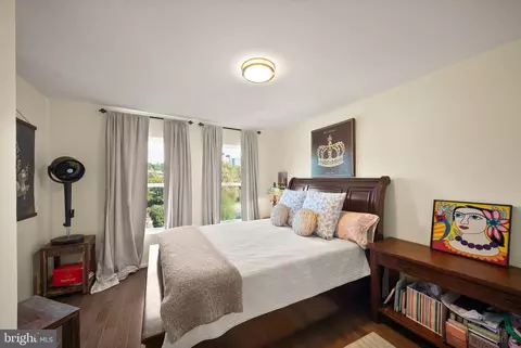Bedroom - 12091 Edgemere Cir, Reston, VA 20190 photo 4 of 8