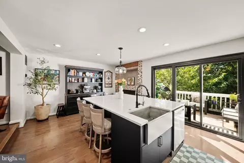 Kitchen - 12091 Edgemere Cir, Reston, VA 20190 photo 6 of 8