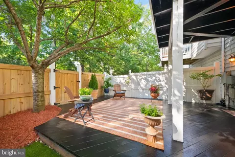 Exterior - 12091 Edgemere Cir, Reston, VA 20190 photo 4 of 10