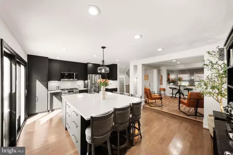 Kitchen - 12091 Edgemere Cir, Reston, VA 20190 photo 4 of 8