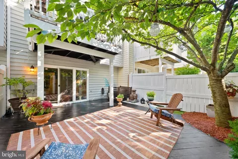 Exterior - 12091 Edgemere Cir, Reston, VA 20190 photo 5 of 10