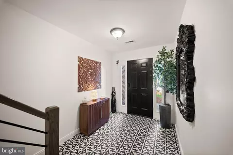 Entry Way - 12091 Edgemere Cir, Reston, VA 20190 photo 2 of 10