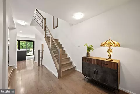 Entry Way - 12091 Edgemere Cir, Reston, VA 20190 photo 8 of 10