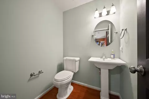 Bath - 12091 Edgemere Cir, Reston, VA 20190 photo 6 of 6
