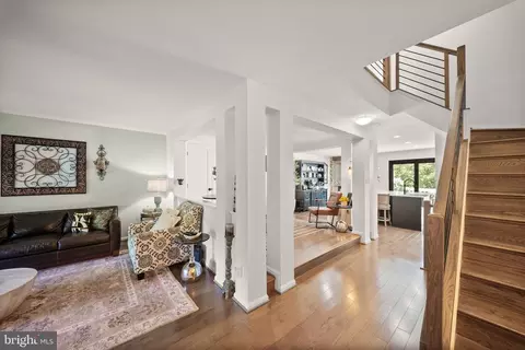 Entry Way - 12091 Edgemere Cir, Reston, VA 20190 photo 7 of 10