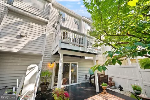 Exterior - 12091 Edgemere Cir, Reston, VA 20190 photo 9 of 10