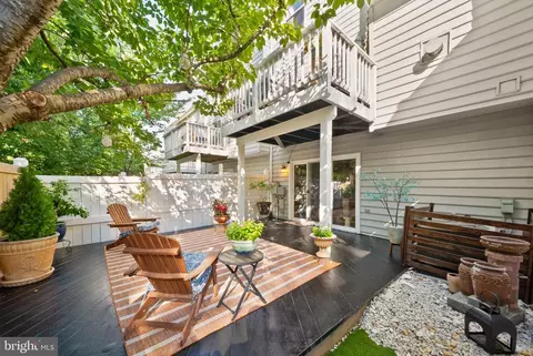 Exterior - 12091 Edgemere Cir, Reston, VA 20190 photo 6 of 10