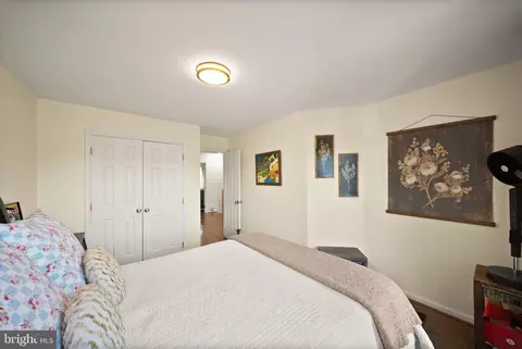 Bedroom - 12091 Edgemere Cir, Reston, VA 20190 photo 6 of 8