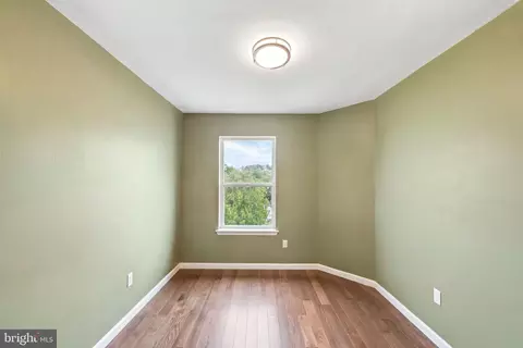Bedroom - 12091 Edgemere Cir, Reston, VA 20190 photo 8 of 8