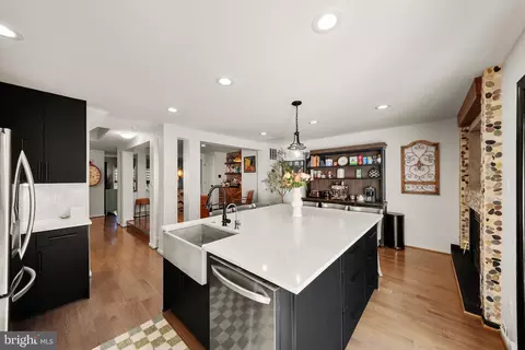 Kitchen - 12091 Edgemere Cir, Reston, VA 20190 photo 5 of 8