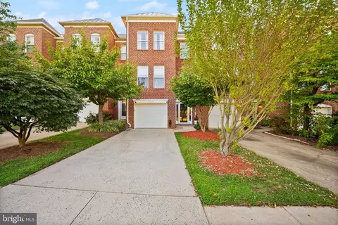 Exterior - 12091 Edgemere Cir, Reston, VA 20190 photo 1 of 10