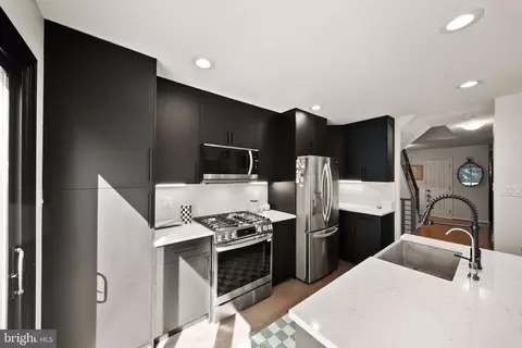 Kitchen - 12091 Edgemere Cir, Reston, VA 20190 photo 8 of 8