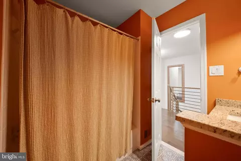 Bath - 12091 Edgemere Cir, Reston, VA 20190 photo 5 of 6