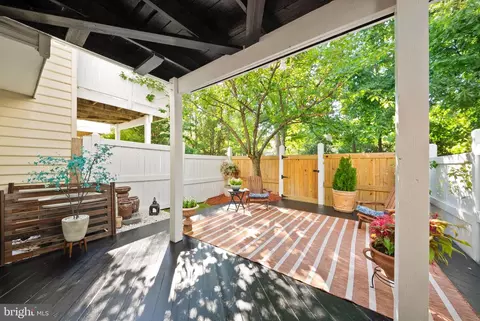 Exterior - 12091 Edgemere Cir, Reston, VA 20190 photo 3 of 10