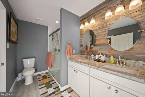 Bath - 12091 Edgemere Cir, Reston, VA 20190 photo 1 of 6