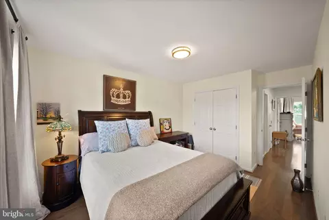 Bedroom - 12091 Edgemere Cir, Reston, VA 20190 photo 5 of 8