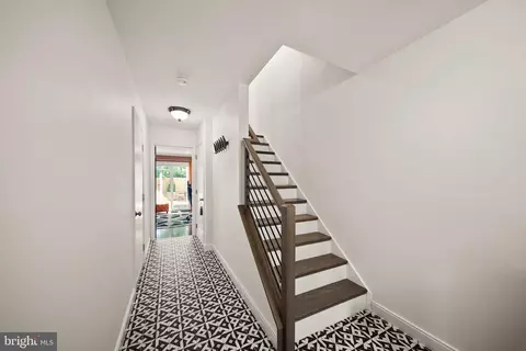 Entry Way - 12091 Edgemere Cir, Reston, VA 20190 photo 3 of 10