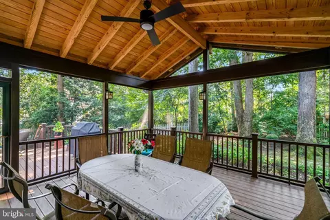6812 Bluecurl Cir, Springfield, VA 22152 photo 2