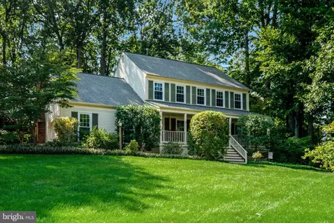 6812 Bluecurl Cir, Springfield, VA 22152 photo 3