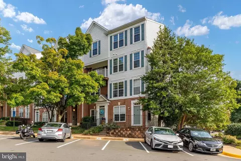 12789 Fair Crest Ct #301, Fairfax, VA 22033