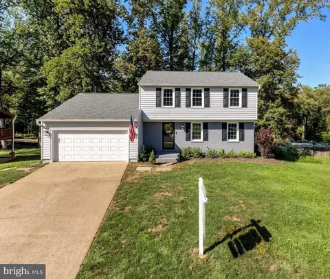 7945 Freehollow Dr, Falls Church, VA 22042