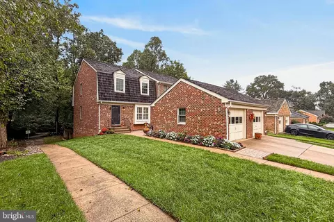 2922 Oakborough Sq, Oakton, VA 22124
