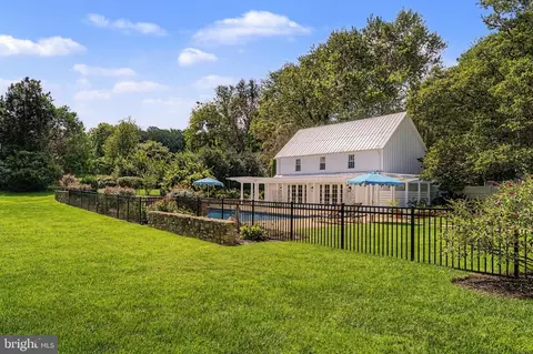 Exterior - 8133 Georgetown Pike, Mclean, VA 22102 photo 18 of 21