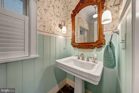 Bath - 8133 Georgetown Pike, Mclean, VA 22102 photo 2 of 10