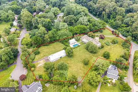 View/Area - 8133 Georgetown Pike, Mclean, VA 22102 photo 2 of 4