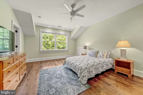 Bedroom - 8133 Georgetown Pike, Mclean, VA 22102 photo 4 of 8