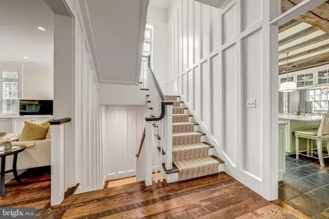 Entry Way - 8133 Georgetown Pike, Mclean, VA 22102 photo 7 of 12
