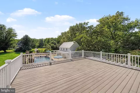 Exterior - 8133 Georgetown Pike, Mclean, VA 22102 photo 6 of 21