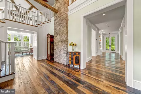 Entry Way - 8133 Georgetown Pike, Mclean, VA 22102 photo 2 of 12