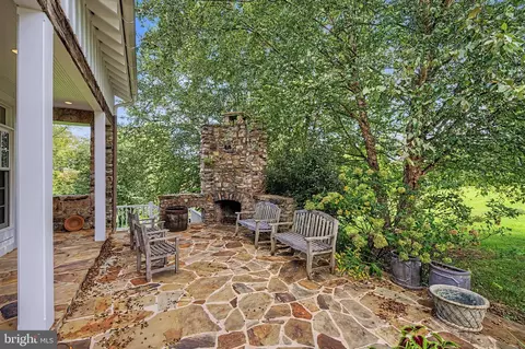 Exterior - 8133 Georgetown Pike, Mclean, VA 22102 photo 3 of 21