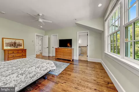 Bedroom - 8133 Georgetown Pike, Mclean, VA 22102 photo 5 of 8