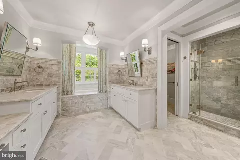 Bath - 8133 Georgetown Pike, Mclean, VA 22102 photo 3 of 10